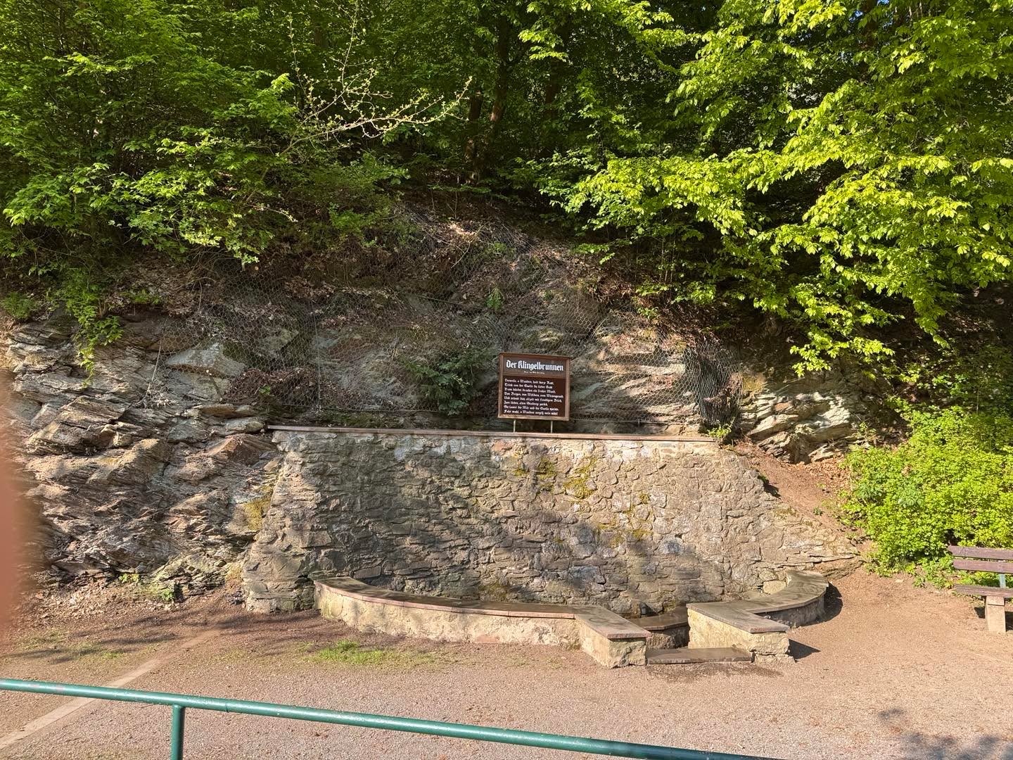 Frisch herausgeputzt!
Der Klingelbrunnen erstrahlt wieder in neuem Glanz.